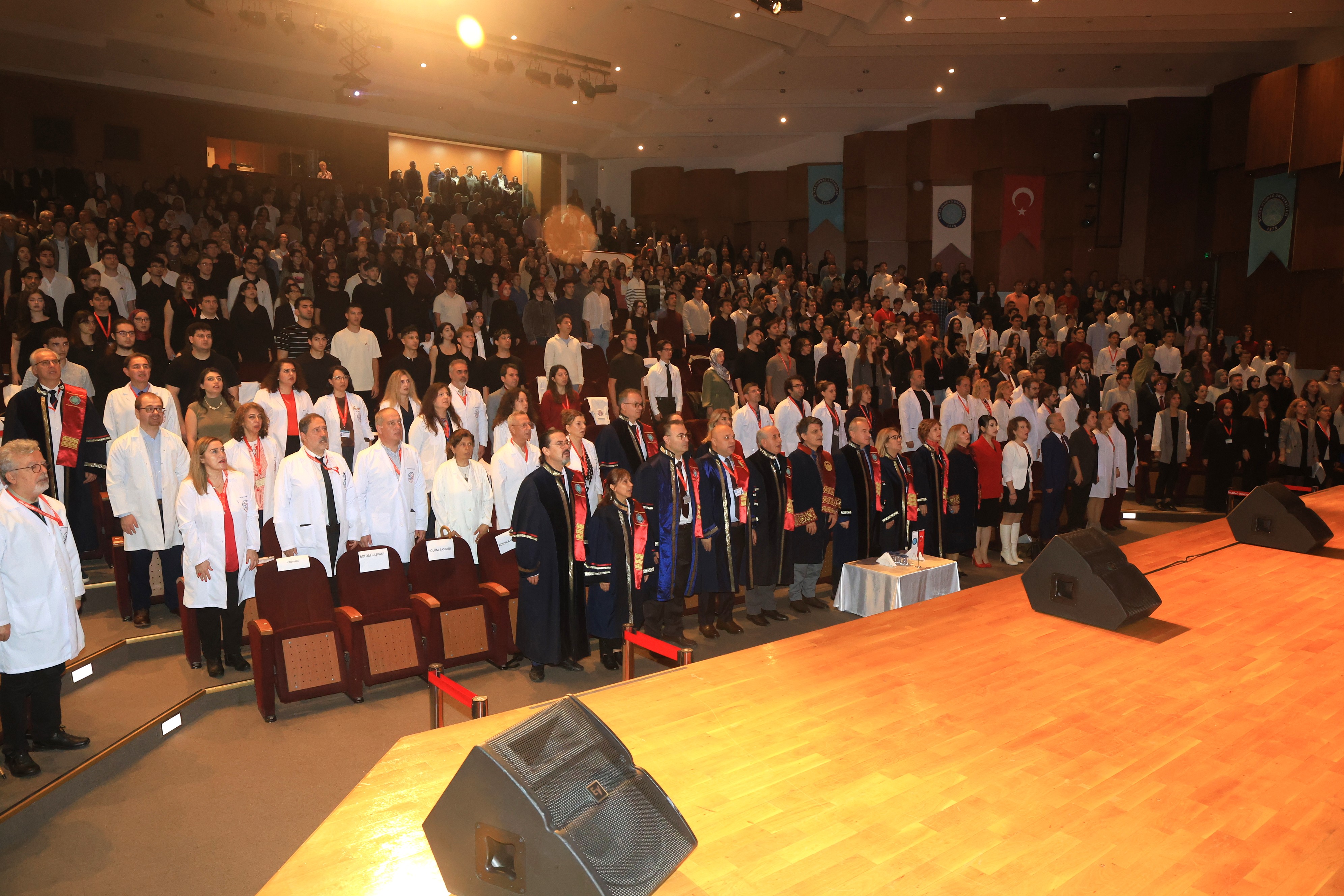 Hekim adayları beyaz önlüklerini giydi